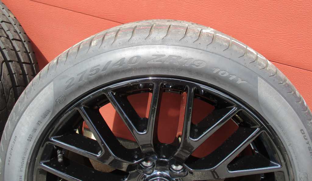 rear tires &amp; wheels are larger - stagered